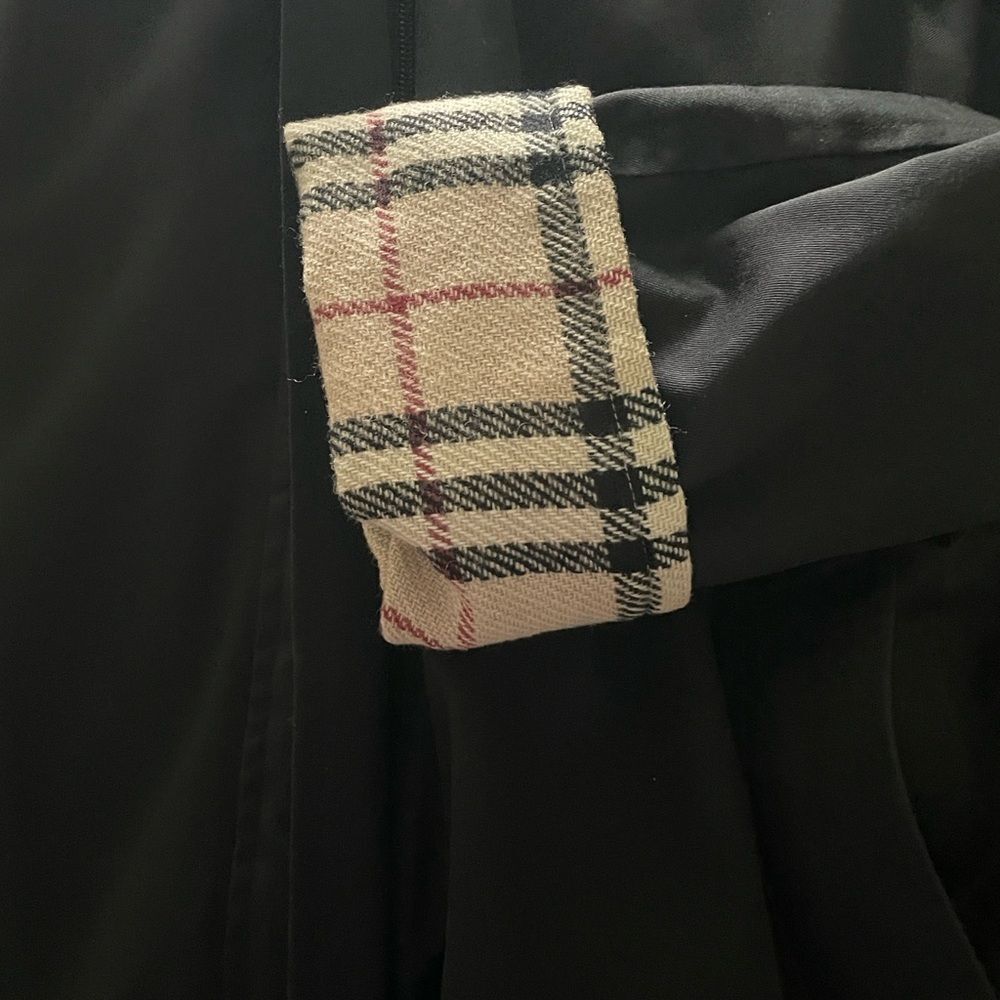 Vintage Burberry Black Hooded Jacket with Quilted Interior - Picture 7 of 10